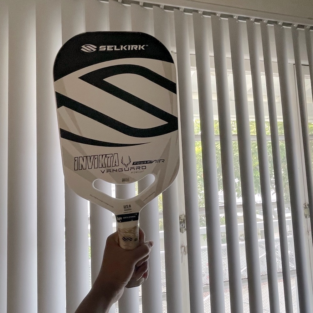 Invicta Vanguard Pickleball Paddle - Black and White